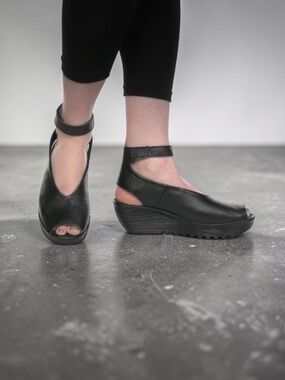 Bernie Mev Black Snake Effect Leather Peep-Toe Wedge Sandals - NEW!